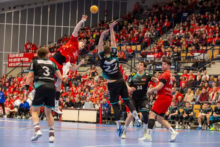 26.04.2024, 2nd HBL (German Handball League), Matchday 30: Eulen Ludwigshafen against TuSEM Essen (final score 32:37). Sebastian Trost (34, Eulen Ludwigshafen) pulls away