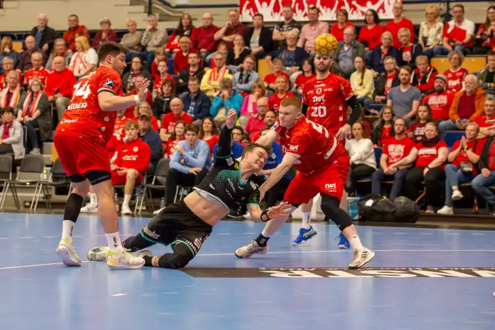 26.04.2024, 2nd HBL (German Handball League), Matchday 30: Eulen Ludwigshafen against TuSEM Essen (final score 32:37). Max Neuhaus (37, TuSEM Essen) pulls away