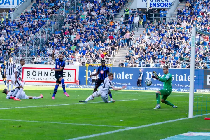 11.05.2024, Fußball 3. Liga, Saison 2023/24, 37. Spieltag: Waldhof Mannheim gegen SV Sandhausen (4:2). Terrence Boyd (13, Waldhof Mannheim) erzielt das 2:0 für seine Mannschaft
