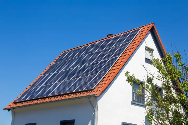 Photovoltaikanlage an einem Altbau