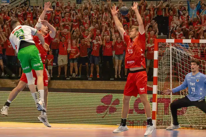 17.05.2024, 2. HBL (Handball-Bundesliga), 32. Spieltag: Eulen Ludwigshafen gegen GWD Minden (Endstand 28:28). Bild: Danilo Radovic (21, GWD Minden) zieht ab