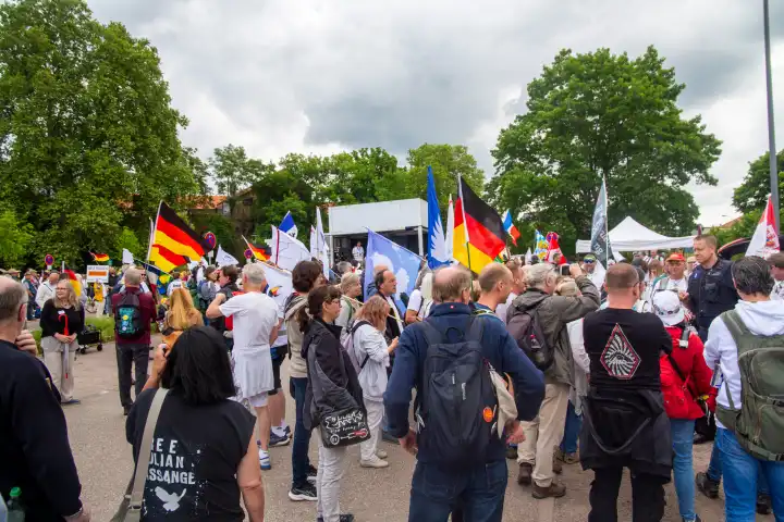 19. Mai 2024, Neustadt an der Weinstraße: Kundgebung und Demonstrationszug zum Hambacher Schloss unter dem Motto VON MENSCH ZU MENSCH: FREIEINIG