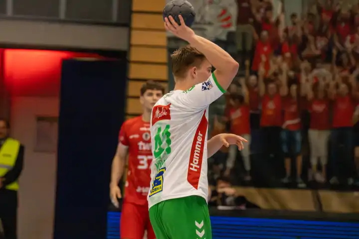 17.05.2024, 2. HBL (Handball-Bundesliga), 32. Spieltag: Eulen Ludwigshafen gegen GWD Minden (Endstand 28:28). Spieler am Ball: Benedikt Kühn (41, GWD Minden)