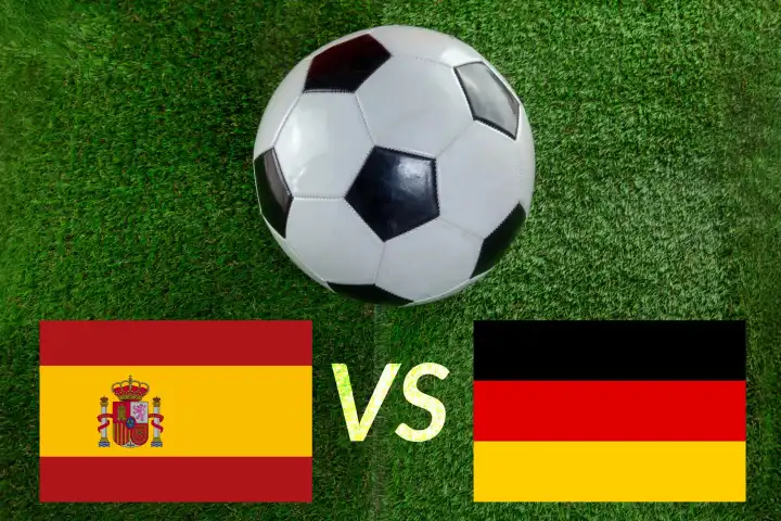 Symbolbild zum Viertelfinale der Fußball-Europameisterschaft 2024, Spanien gegen Deutschland (mit Ball und den Flaggen beider Länder; Composing)