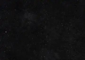 Weltraum-Hintergrund mit Sternenfeld. Echte astronomische Hohe Qualität Bild mit Teleskop genommen.
