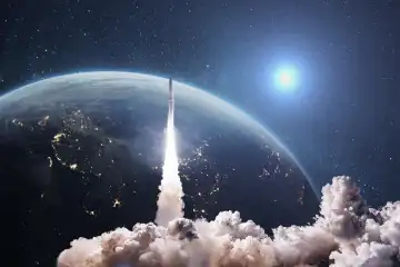Rakete abheben. Space Shuttle mit Rauch und Explosion hebt ab in den Raum auf einem Hintergrund der blauen Planeten Erde mit erstaunlichen Sonnenuntergang. Erfolgreicher Start einer Weltraummission. Reise zum Mars