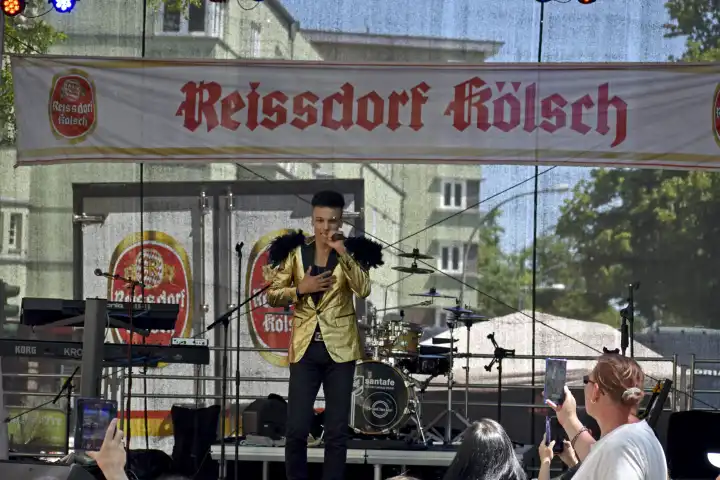 Prince Damien performt in Köln-Zollstock