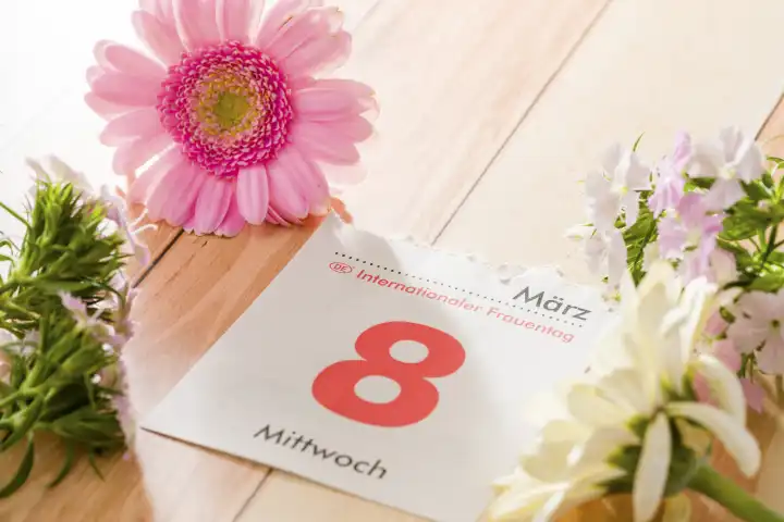 Abreiß Kalender mit dem Datum 8 März, Internationaler Frauentag. Schöne Blumen, Gruß zum Weltfrauentag