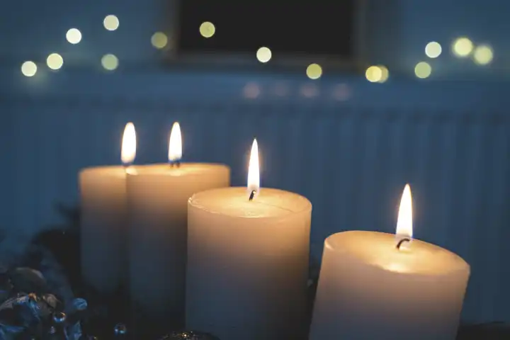 23 October 2022: four candles burn on Advent on an Advent wreath. Symbol image Christmas