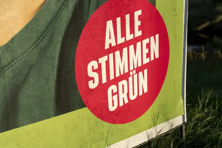 Wahlplakat zur Landtagswahl in Bayern von der Partei Die Grünen. Plakat am Straßenrand von Gablingen in Bayern