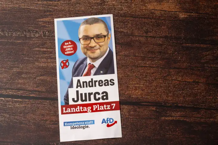 Flyer zur Landtagswahl in Bayern von der Partei AfD, Alternative für Deutschland. Abgebildet Kanidat Andreas Jurca für Augsburg 