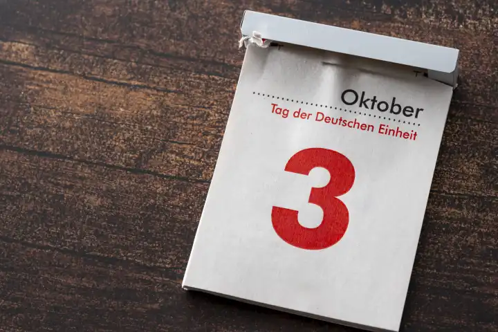 Symbolbild Tag der Deutschen Einheit Feiertag und Brückentag in Deutschland. Kalender mit Datum 3 Oktober 