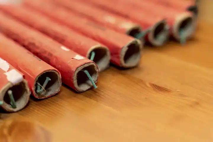 Silvesterfeuerwerk rote Böller der Firma Weco
