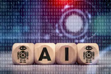 Digitaler Internet Raum mit Binärcode und Holzwürfeln mit der Aufschrift AI Artificial Intelligence zusammen mit Roboter Symbolen FOTOMONTAGE