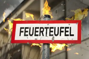 Feuerteufel Schrift auf einem Schild vor einem brennenden Wohnhaus. FOTOMONTAGE
