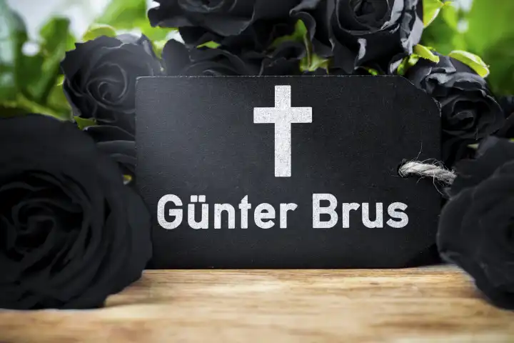 Österreichischer Aktionskünstler Günter Brus ist am 10. Februar 2024 im Alter von 85 Jahren gestorben Symbolbild. Schwarze Rosen mit einem Schild und der Aufschrift: Günter Brus. FOTOMONTAGE