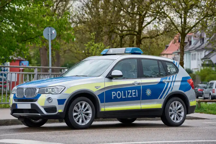 Polizeiauto der bayerischen Polizei in Augsburg