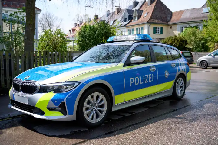 Polizeiauto der bayerischen Polizei in Augsburg