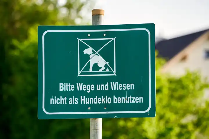 Schild, Bitte Wege und Wiesen nicht als Hundeklo benutzen