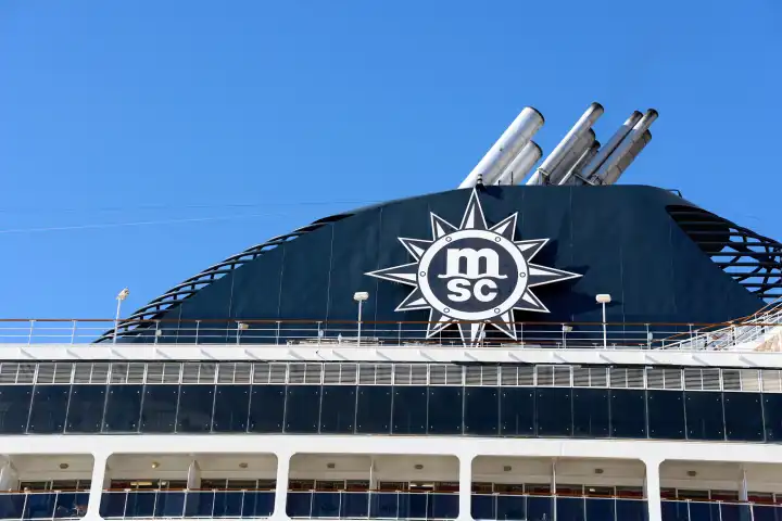 Logo von MSC Mediterranean Shipping Company mit Hauptsitz in Genf, an einem Kreuzfahrtschiff