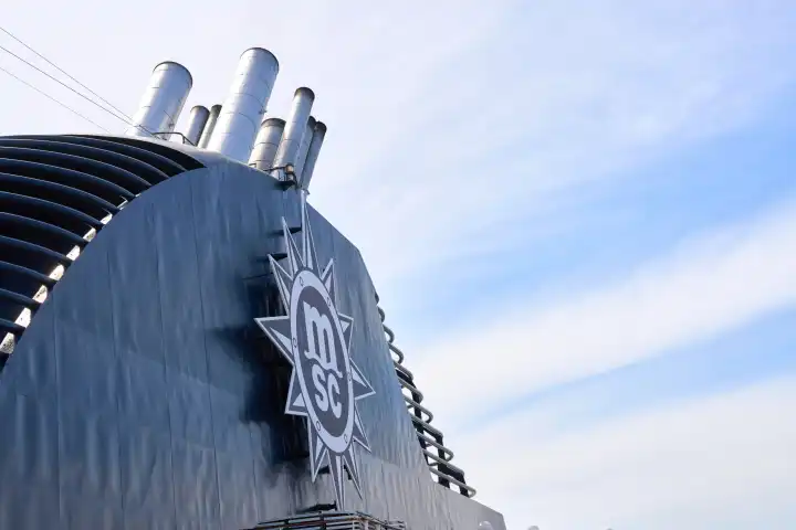 Logo von MSC Mediterranean Shipping Company mit Hauptsitz in Genf, an einem Kreuzfahrtschiff