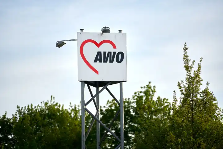 Awo Schild in Augsburg, Arbeiterwohlfahrt Logo
