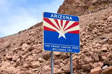Willkommensschild von Arizona, dem Grand Canyon State – ein Symbol für Abenteuer und Reisen im amerikanischen Südwesten