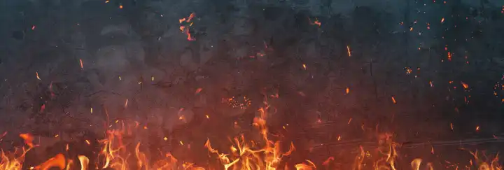 Grunge-Wand mit loderndem Feuer