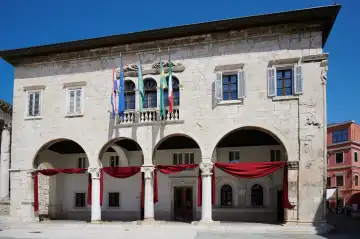 Gebäude des Rathauses von Pula, Istrien, Kroatien