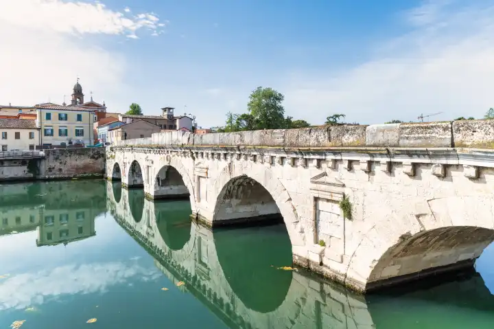 Die Augustus-Tiberius-Brücke in Rimini in der Emilia Romagna Italien