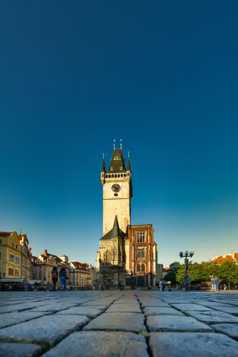 Prag, Tschechische Republik - 5. September 2019: Altstädter Ring in Prag. der Boden mit dem Rathausgebäude im Hintergrund
