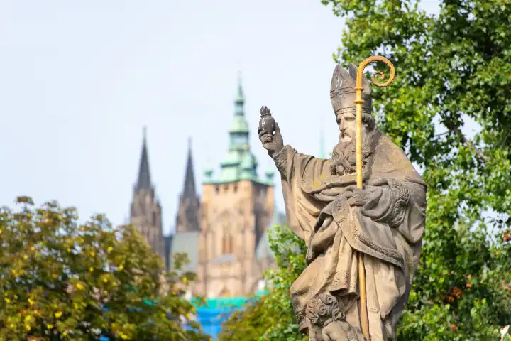 Statue des Heiligen Augustinus von Hippo. Von Jan Bedřich Kohl Auf der Karlsbrücke in Prag