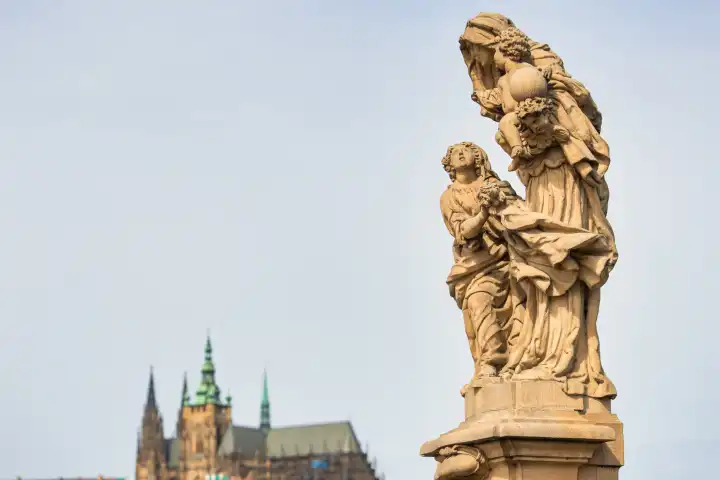 Statue der Heiligen Anna, von Matěj Václav Jäckel. Auf der Karlsbrücke in Prag
