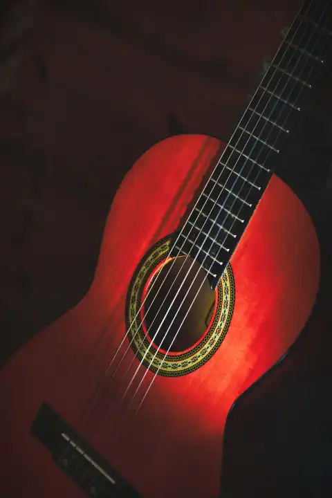 Klassische Gitarre auf neutralem Hintergrund