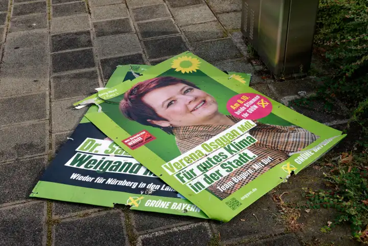 State election in Bavaria: Torn down posters of the party die Grünen in Nuremberg
