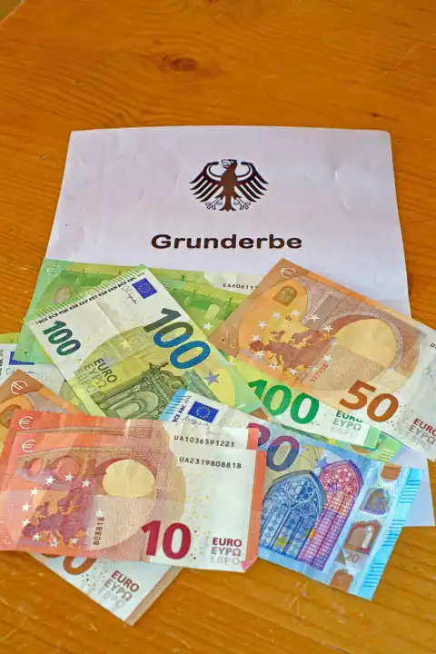 Symbolbild staatliches Grunderbe: Geldscheine mit Briefkopf Grunderbe und Bundesadler