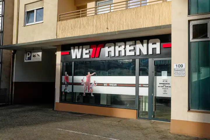 Wettarena: Eingang zu einem Wettbüro in Nürnberg, Deutschland