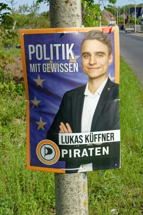 Europawahl 2024 Wahlplakat der Partei Piraten mit Spitzenkandidat und Parteivorsitzendem Lukas Küffner