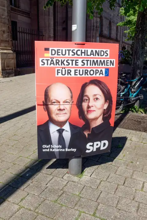 Europawahl 2024 Wahlplakat der Partei SPD mit Bundeskanzler Olaf Scholz und Spitzenkandidatin Katarina Barley