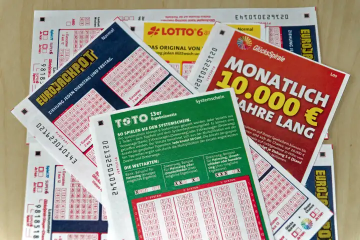 Glücksspiel, Lotto, Toto, verschiedene Tippscheine staatlicher Lotterien