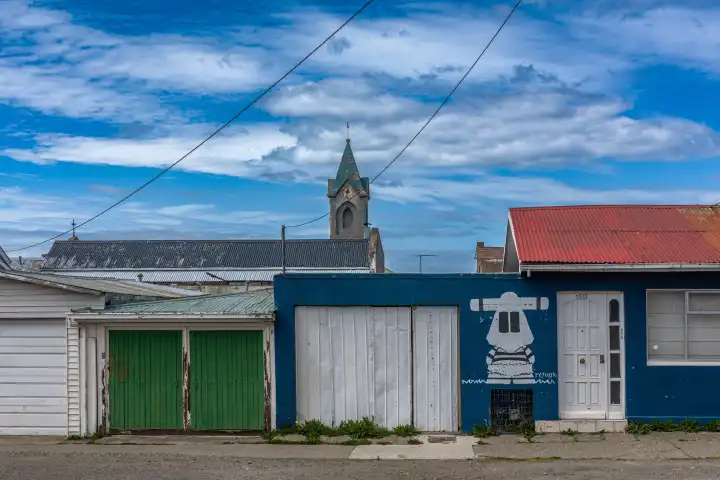 Häuser in der chilenischen Hafenstadt Puerto Natales, Patagonien, Chile
