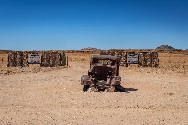 Altes Autowrack im Namib-Naukluft National Park, Namibia