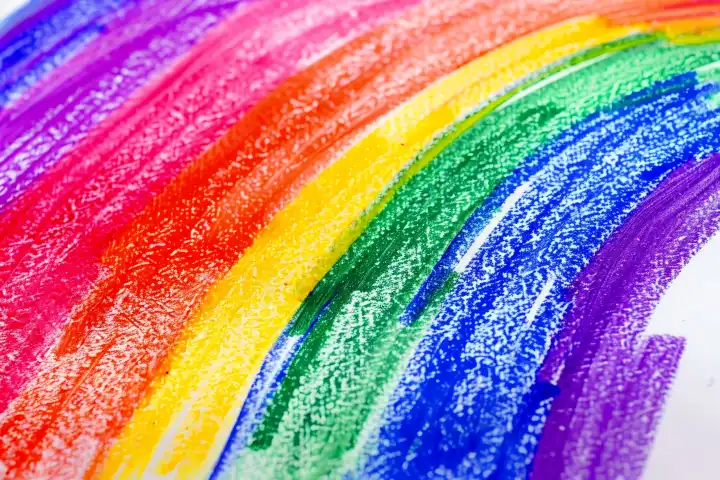 Ein von einem Kind mit Buntstiften gezeichneter Regenbogen, generiert von AI