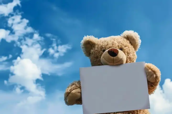 Ein niedlicher Teddybär hält ein leeres Schild zur Verwendung als Vorlage AI generiert