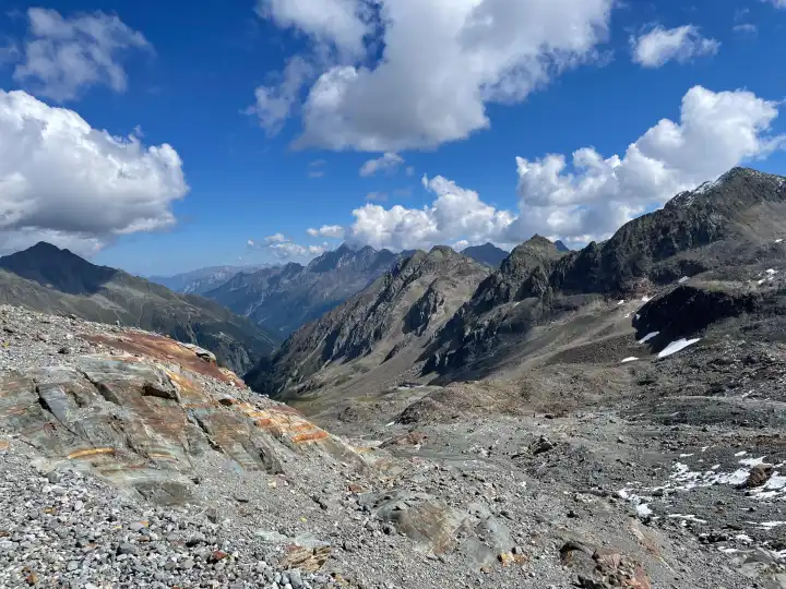 Blick vom Stubaier Gletscher in den österreichischen Alpen, Stubaital, Tirol, Österreich, Europa