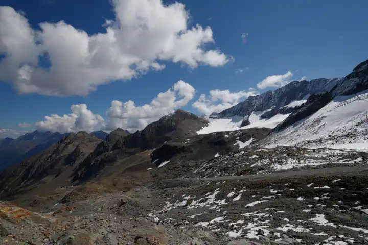Blick vom Stubaier Gletscher in den österreichischen Alpen, Stubaital, Tirol, Österreich, Europa