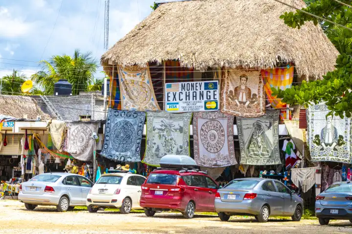Coba Quintana Roo Mexiko 01. Oktober 2023 Parkplatz, Geschäfte, Restaurants, Kassenhäuschen und Eingang zu den Coba-Ruinen in der Gemeinde Tulum Quintana Roo Mexiko.