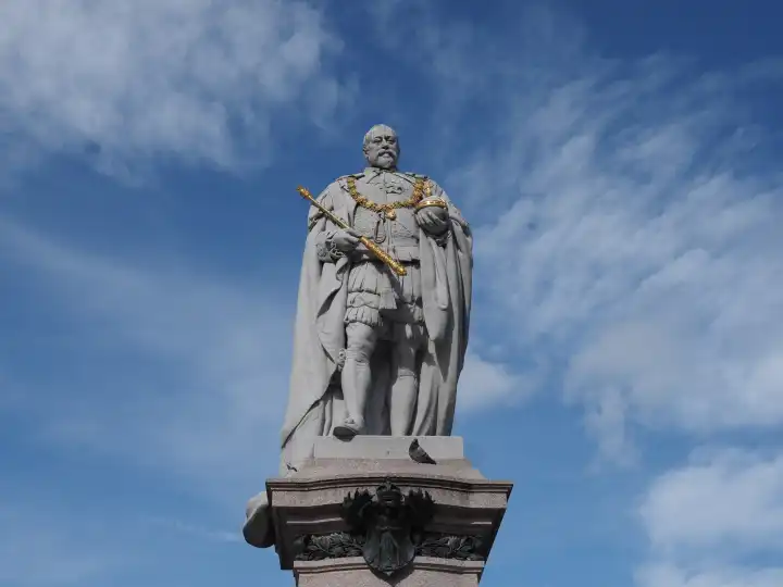 König Eduard VII. Statue der Bildhauer Alfred Drury und James Philip um 1914 in Aberdeen, Großbritannien