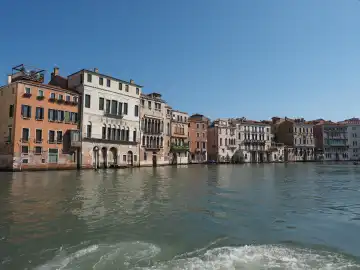 Blick auf die Stadt Venedig vom Canal Grande