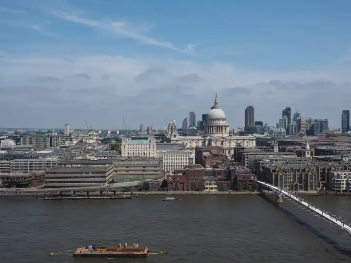 Panoramablick auf die Themse in London, UK